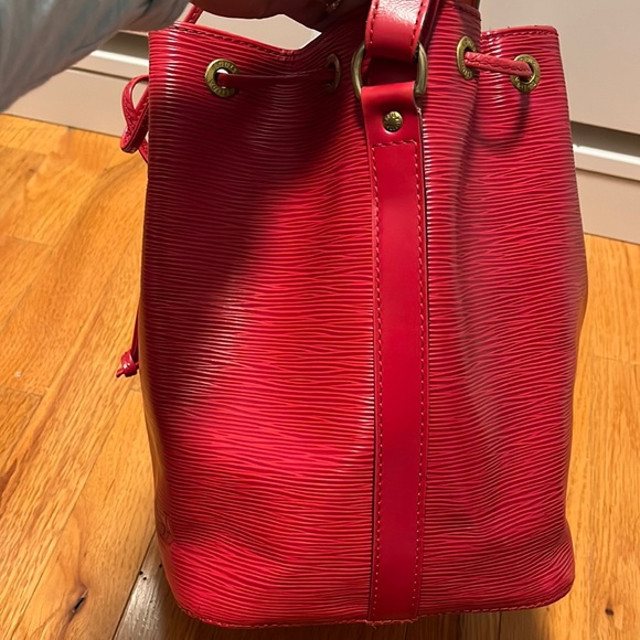 Louis Vuitton Red Epi Noe Bag - Picture 3 of 17
